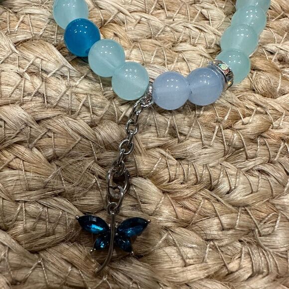 Handmade glass beaded butterfly stretch bracelet purple - Picture 4 of 5